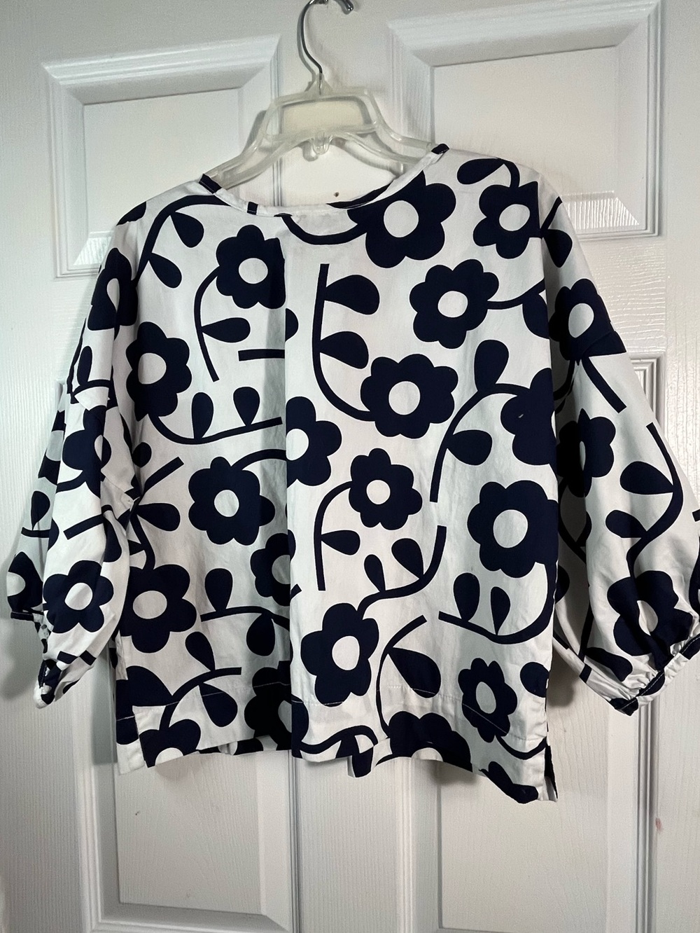 Tyche Cotton Navy and White Floral Top M/L